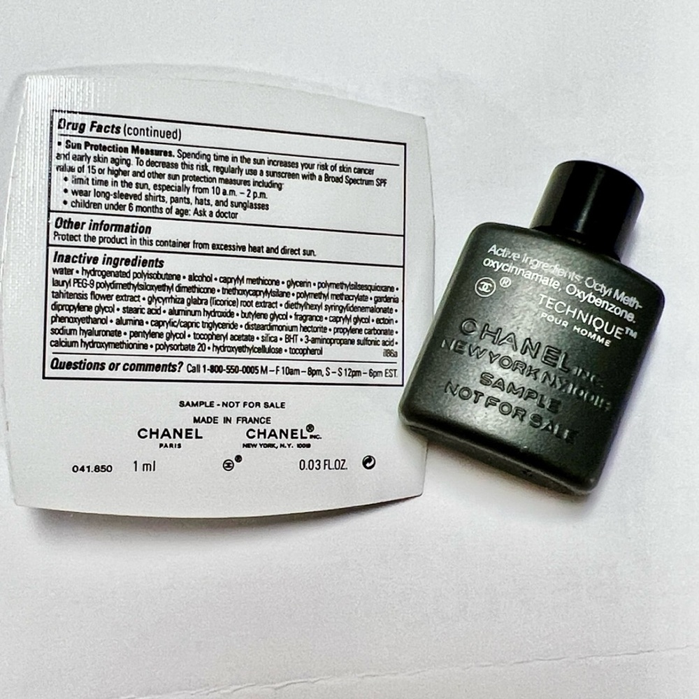 CHANEL Retro Camellia Makeup Gift-With-Purchase Bag With Tassel - Picture 14 of 14